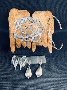Sarah Coventry Jewelry Two Pairs Earrings Brooch,Bracelet Size 6 All Signed